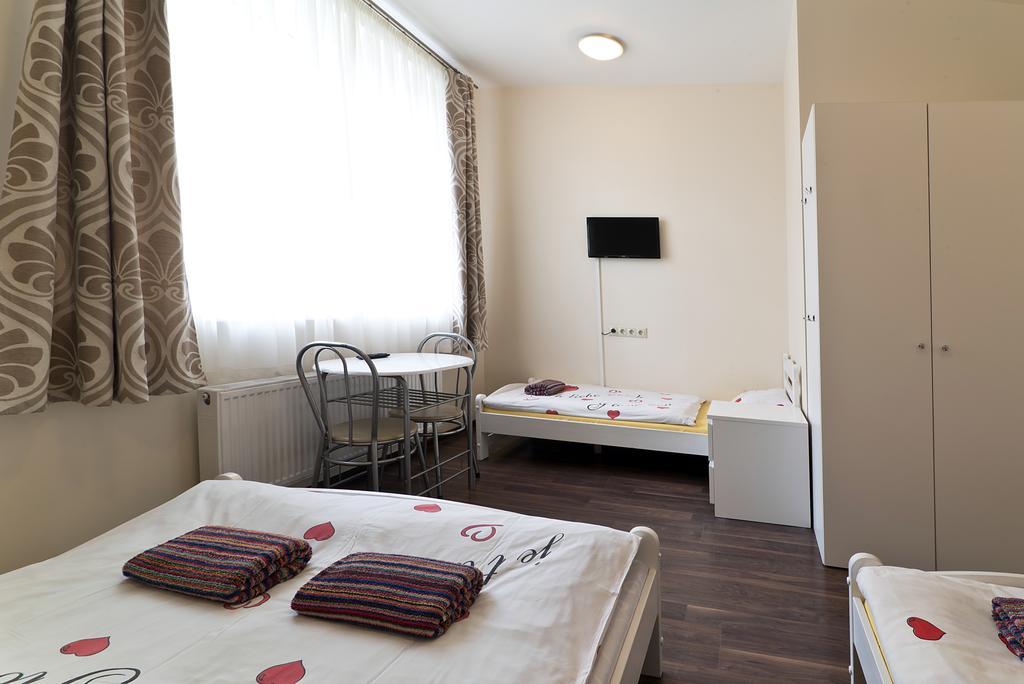Happy Hotel Riga Exterior photo